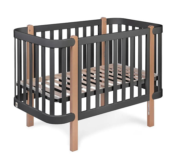 Lit bébé évolutif Étoile Anthracite - vue principale design oblong avec pieds hêtre